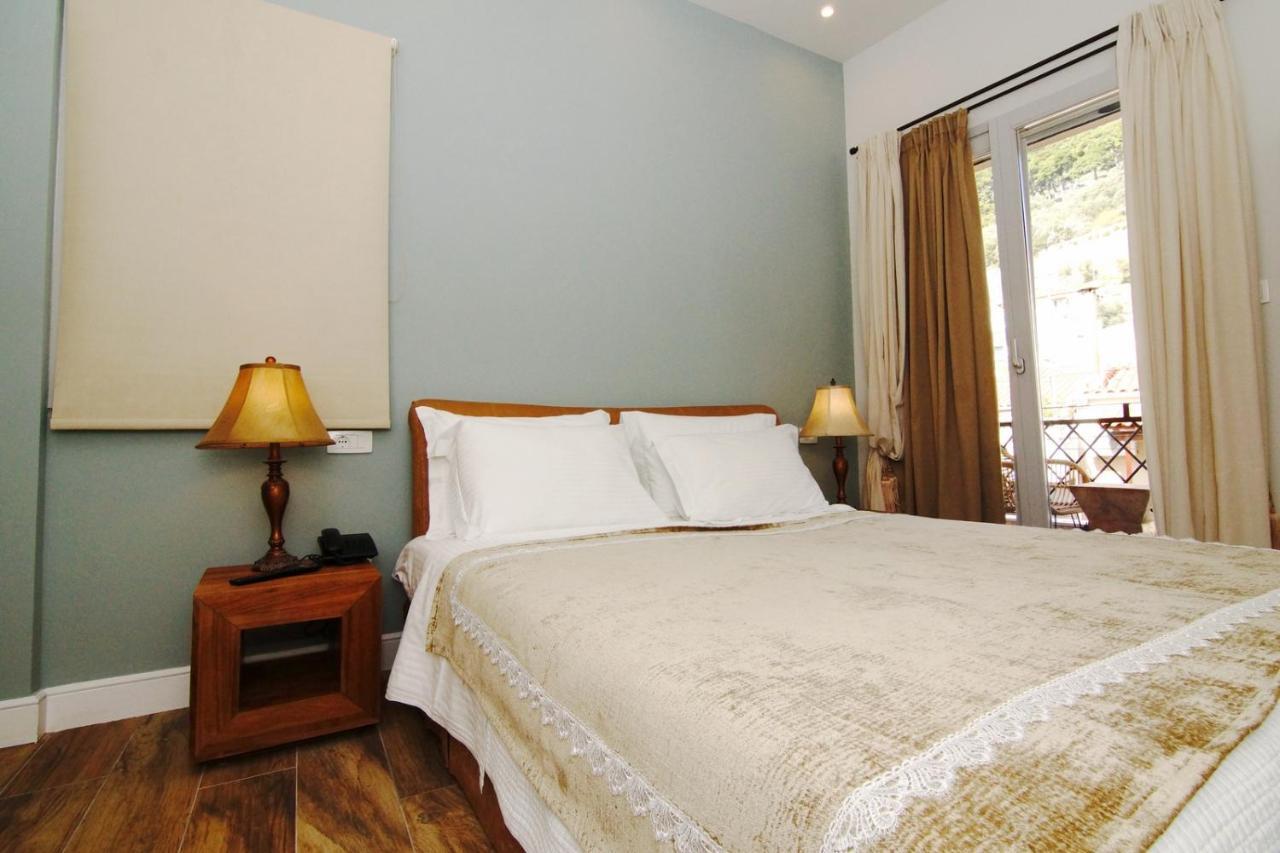 Amaryllis Hotel Nafpaktos Buitenkant foto